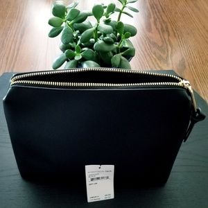 💝SOLD💝NWT Steve Madden black clutch.